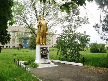 Пам'ятник воїнам-односельцям — Пам'ятник воїнам односельцям Новозлатопіль Пролетарське Розівський район, Новозлатопіль
