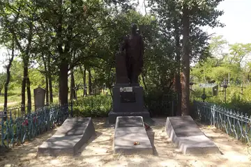 Братська могила радянських воїнів — загальний вигляд, Турія