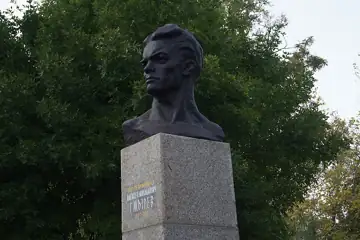 Пам'ятник О. М. Гмирьову — загальний вигляд, Миколаїв