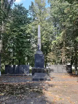 Пам'ятник воїнам-односельчанам — Пам'ятник воїнам односельчанам Кіловка с. Миролюбівка загальний вигляд, Миролюбівка