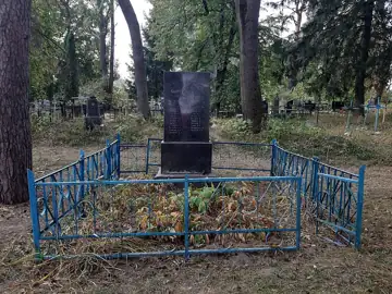 Братська могила радянських воїнів. Поховано 23 особи — Братська могила радянських воїнів на цвинтарі с. Ходорків, Ходорків