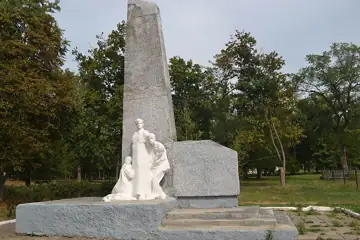 Братська могила учасників встановлення радянської влади — загальний вигляд, Гадяч