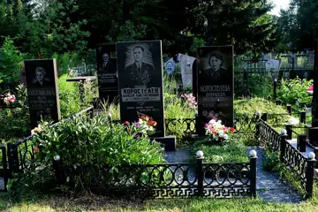 Могила О. К. Коростильова (1921—1990), Героя Радянського Союзу — загальний вигляд, Полтава