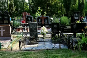 Могила Я. Федоренко (1913—1992), Героя Соціалістичної Праці — загальний вигляд, Полтава
