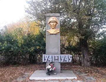 Пам'ятний знак на честь робочих содового заводу, загиблих в роки Великої Вітчизняної війни — Пам'ятний знак на честь робітник