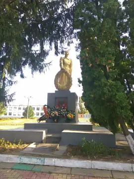 Меморіальний комплекс: Братська могила воїнів. Пам'ятний знак полеглим воїнам-односельчанам — Піски. Братська могила радянськ