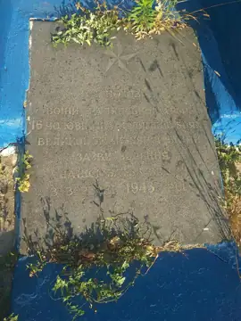 Меморіальний комплекс: Братська могила воїнів. Пам'ятний знак полеглим воїнам-односельчанам — Пісочки. Братська могила радянс