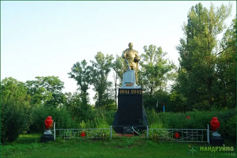 Братська могила радянських воїнів, пам'ятний знак полеглим воїнам-землякам — Братська могила радянських воїнів пам’ятний знак