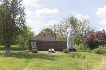 Пам'ятний знак полеглим воїнам-односельчанам — Пам'ятник Загиблим у Великій Відчизняній Війні. с. Чутівка. Полтавська область