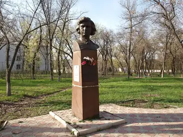 Пам'ятник Н. Т. Фесенко — загальний вигляд, Луганськ