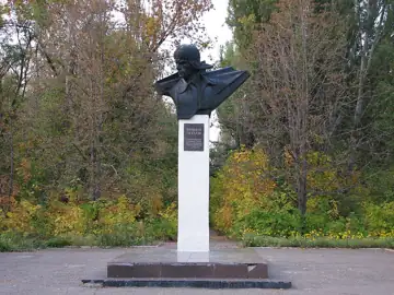 Пам'ятник М. Ф. Гастелло — загальний вигляд, Луганськ