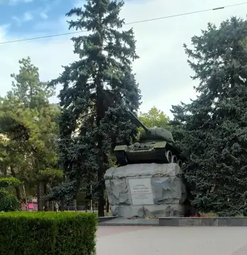 Пам'ятник танковому екіпажу М. Л. Яценка — Героя Радянського Союзу — загальний вигляд, Запоріжжя