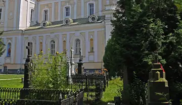 Залишки міського кладовища біля Свято-Троїцького кафедрального собору — загальний вигляд, Луцьк