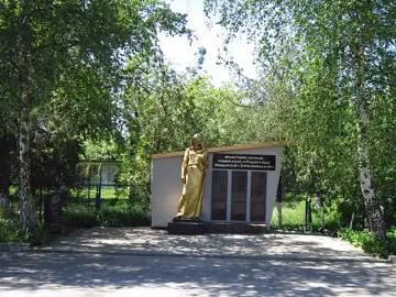 Пам'ятник воїнам-землякам. — загальний вигляд, Південне