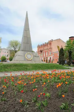 Меморіальний комплекс на честь радянських воїнів та земляків — загальний вигляд, Умань