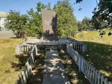Пам'ятний знак жертвам Коліївщини — загальний вигляд, Тетіїв