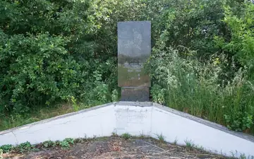 Пам'ятний знак жертвам Голодомору — загальний вигляд, Високе