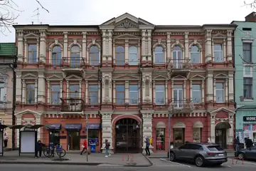 Житловий будинок із магазинами (Прибутковий будинок) — Головний фасад будинку вздож проспекту, Дніпро