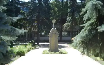 Пам'ятник загиблим робітникам заводу ім. Шевченка — загальний вигляд, Вільнянськ