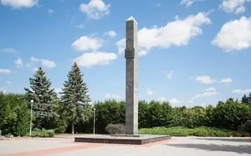 Пам'ятник Слави 135 воїнам, які загинули в період Великої Вітчизняної війни — Володарка. Пам’ятник Слави воїнам які загинули 