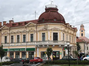 Житлово-торговий будинок — загальний вигляд, Чернівці