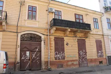 Житлово-торговий будинок — загальний вигляд, Чернівці