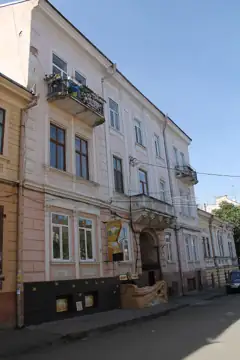 Чиншовий будинок — загальний вигляд, Чернівці