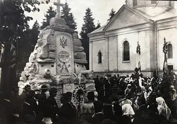 Церква Непорочного Зачаття Пресвятої Богородиці — Урочистості коло монументу борцям за Волю України у селі Бродки ті роки, Бр