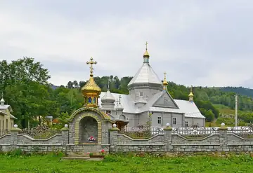 Церква та дзвіниця — Храм який збудував прихожанин, Річка