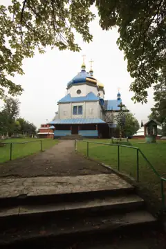 Церква та дзвіниця — Церква Св. Апостолів Петра і Павла, Космач