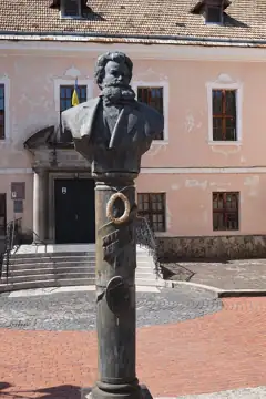 Погруддя Мігаю Мункачі — загальний вигляд, Мукачево