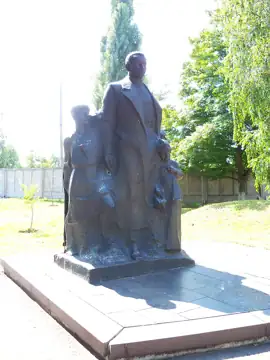 Пам'ятник «Макаренко і діти» — загальний вигляд, Кременчук