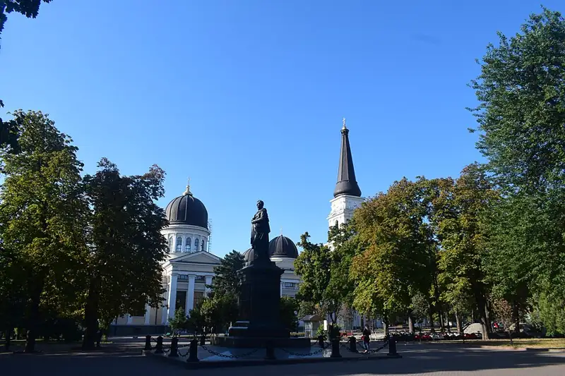 Пам'ятник князю Воронцову — вид збоку, Одеса