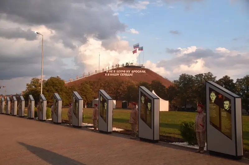 Меморіальний комплекс на честь молодогвардійців — вигляд здалеку, Сорокине