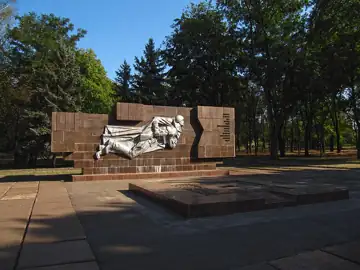 Братська могила радянських воїнів та комсомольців-підпільників — Братська могила радянських воїнів та комсомольців підпільник
