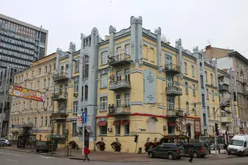 Будинок на вулиці Саксаганського, 2/34 (Київ) — Будинок прибутковий в якому проживав В. М. Чоломей відомий вчений у галузі ме