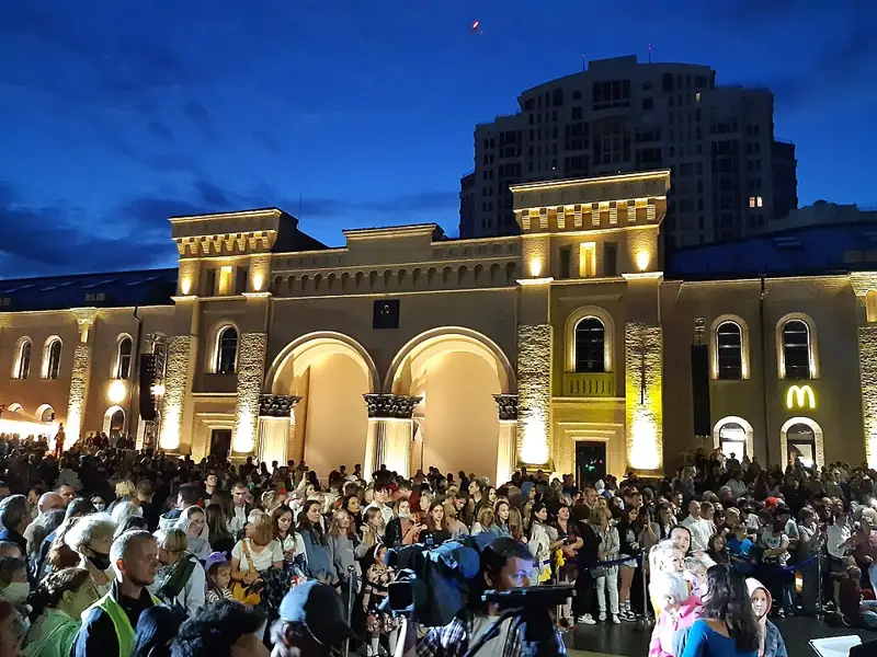 Микільська брама Київської фортеці — вигляд здалеку, Київ